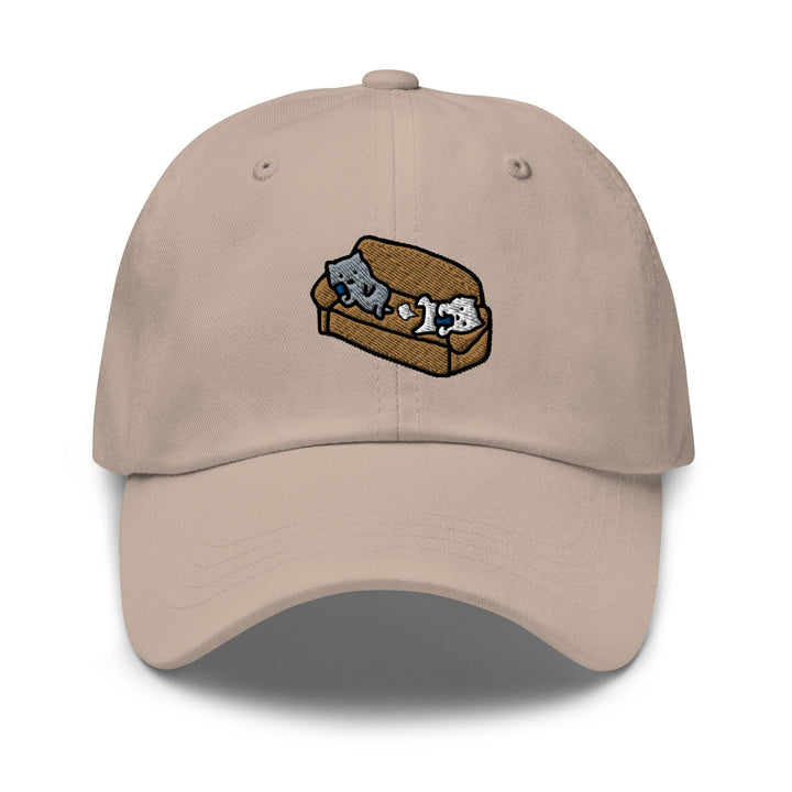 a baseball cap with a picture of two cats on a piece of bread