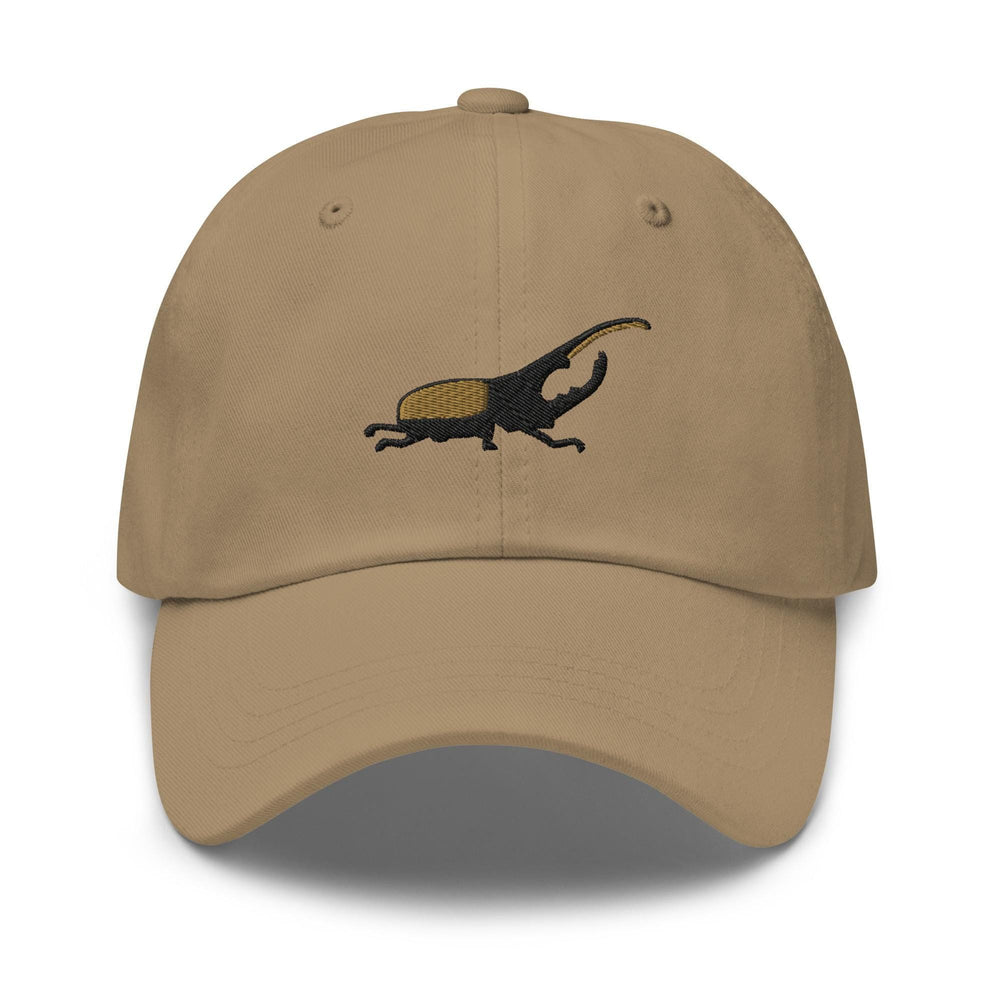 a tan hat with an image of a lizard on it