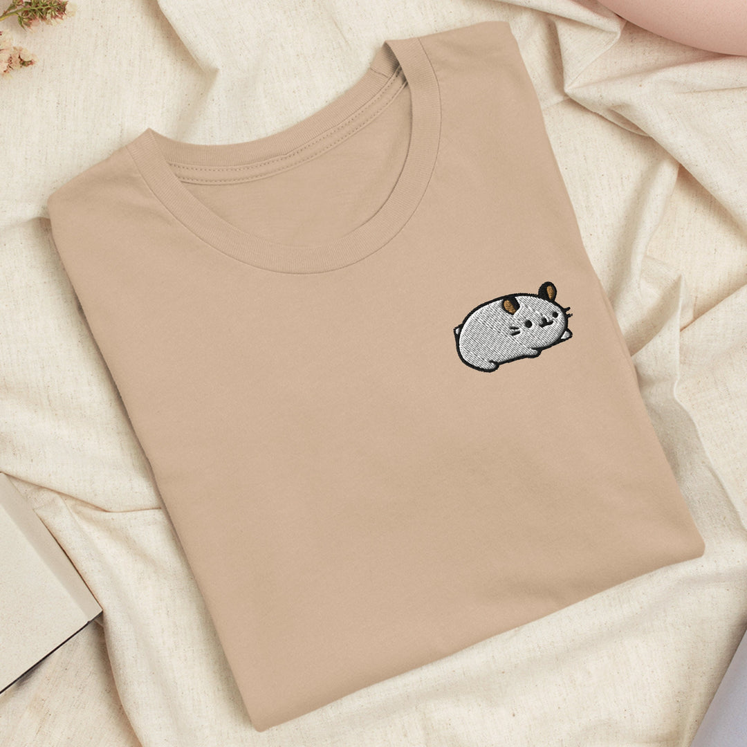 a t - shirt with a picture of a cat on it