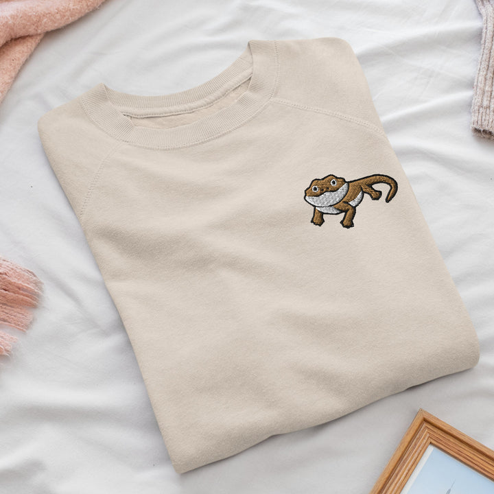 a t - shirt with a monkey embroidered on it