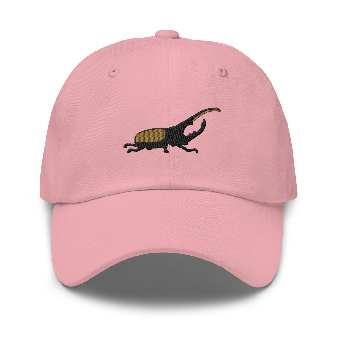 a pink hat with an image of a lizard on it